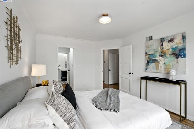 24 Riverton Dr, San Francisco CA: https://media.crmls.org/mediaz/db0a198a-eb4e-4cfc-bbc0-6be2a0f5afbf.jpg