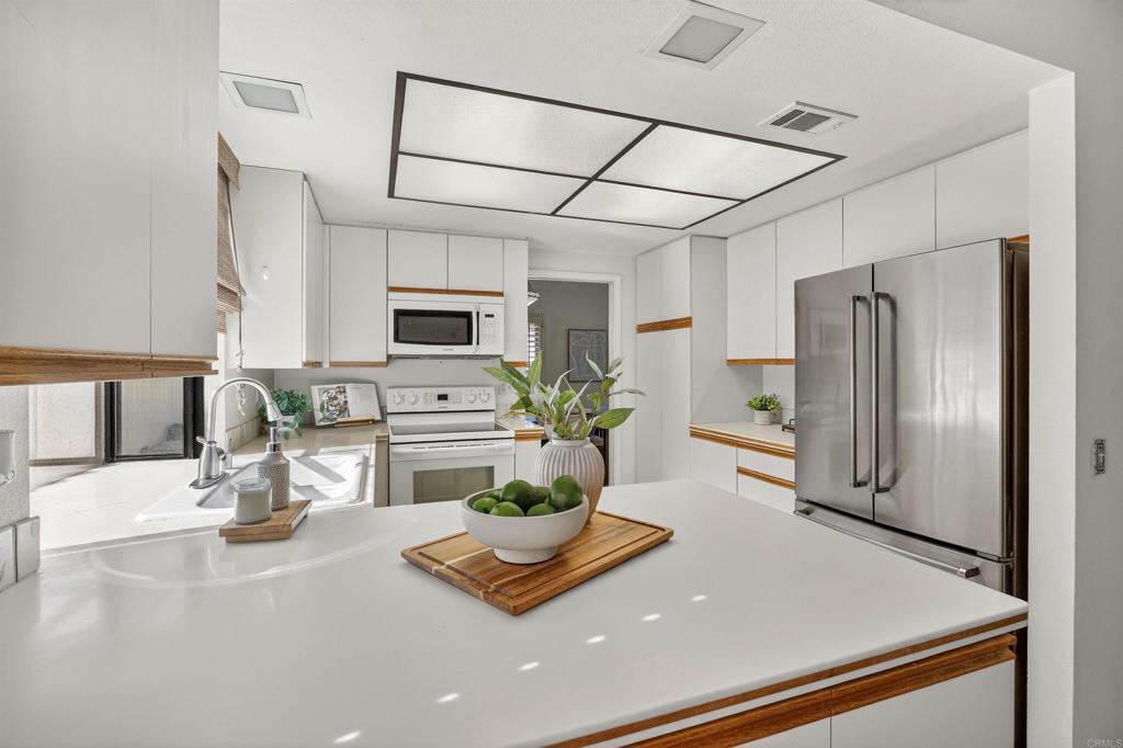 13025 Avenida Marbella - photo 8