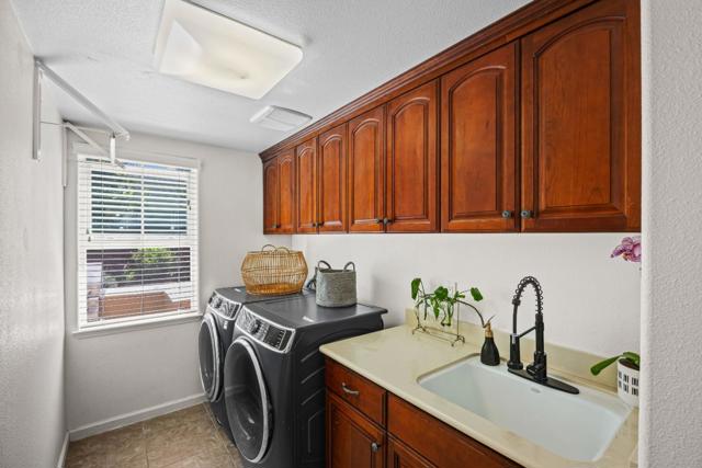 7632 Braid Court, Gilroy CA: https://media.crmls.org/mediaz/db0ac0a7-f9bf-4853-b05f-95cf9deba129.jpg