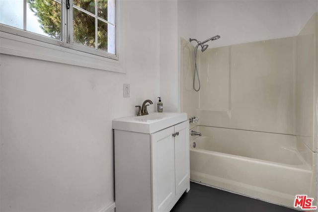 928 26th Street, Santa Monica CA: https://media.crmls.org/mediaz/db0b22f8-5993-43d9-8c75-e459dd738a76.jpg