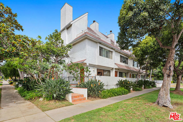 1201 California Avenue Santa Monica, California Remodeled tri-level townhome in prime Santa Monica. This front corner residence offers 3 bedrooms, 2.5 bathrooms and approximately 1,775 sq ft of living space. Main level features the living room with South-facing balcony, fireplace, built-ins to maximize storage, powder room, dining area, and updated kitchen with stainless steel appliances. Mid-level includes 2 bedrooms with shared bathroom and side-by-side laundry. Third level is dedicated to the primary bedroom suite complete with built-ins, en suite bathroom, ample closet space and a spacious South-facing balcony. Light and bright, side-by-side parking for 2 vehicles and moments from Montana Avenues trendy restaurants, shops and more. This could be your new home!