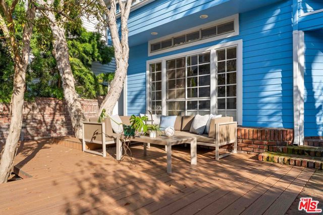 134 Roma Court, Marina del Rey CA: https://media.crmls.org/mediaz/db0bd57d-870a-4b93-ace0-ed0155bbcbea.jpg