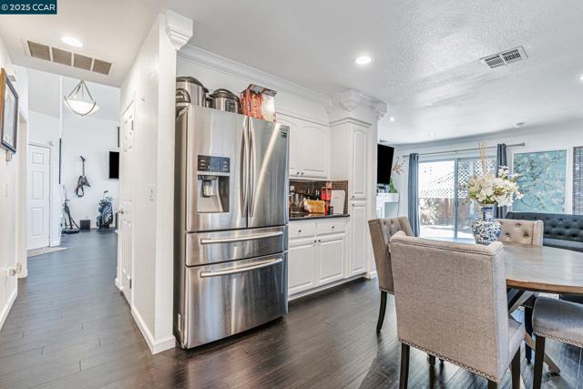 5103 Pioneer Way, Antioch CA: https://media.crmls.org/mediaz/db0be812-fe6c-4228-bc11-14462b34ff1d.jpg