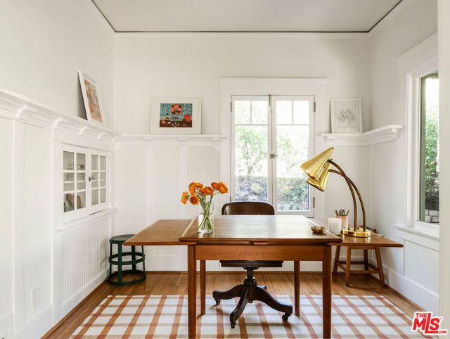 1741 Golden Gate Avenue, Los Angeles CA: https://media.crmls.org/mediaz/db0c4754-af24-4aa9-8048-bd80e993dbcf.jpg