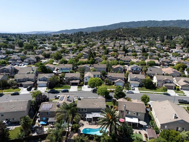 1417 Briarberry Lane, Gilroy CA: https://media.crmls.org/mediaz/db0ce15c-417b-4ae2-be9f-448a4013422e.jpg