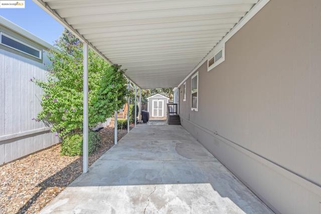 16711 Marsh Creek Rd, Clayton CA: https://media.crmls.org/mediaz/db0ce2cd-6b92-4949-a4c1-4805263ba43f.jpg