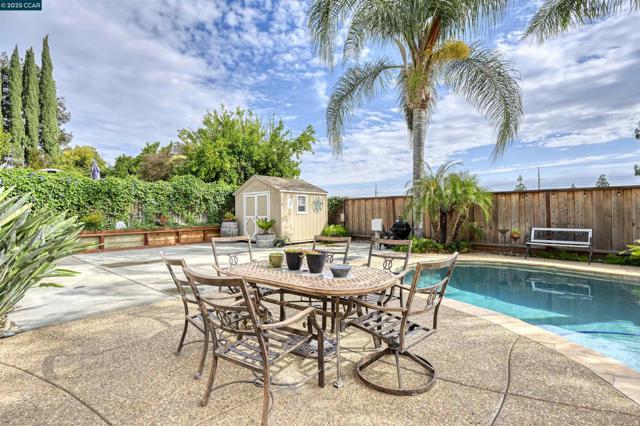 713 Tennyson Dr, Livermore CA: https://media.crmls.org/mediaz/db0cf3cd-6528-4d2f-b7b4-f0810b30d0ed.jpg