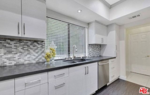 5340 Wilkinson Avenue, Valley Village CA: https://media.crmls.org/mediaz/db0cf62e-cb34-4d9d-b461-6c36f95a7c5f.jpg