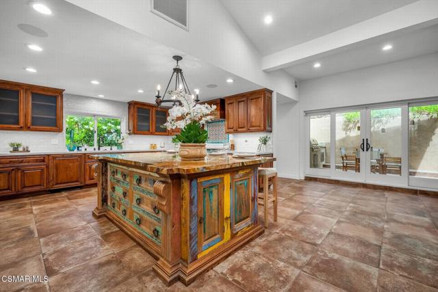 4456 Hayvenhurst Avenue, Encino CA: https://media.crmls.org/mediaz/db0d1e37-f694-44d7-8d0f-98fb24864a1c.jpg