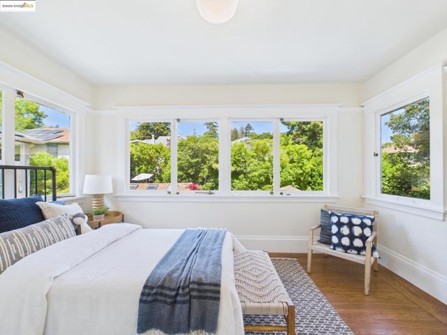 5920 Ivanhoe Rd, Oakland CA: https://media.crmls.org/mediaz/db0d1ecd-935a-48b0-a018-f711847905a1.jpg