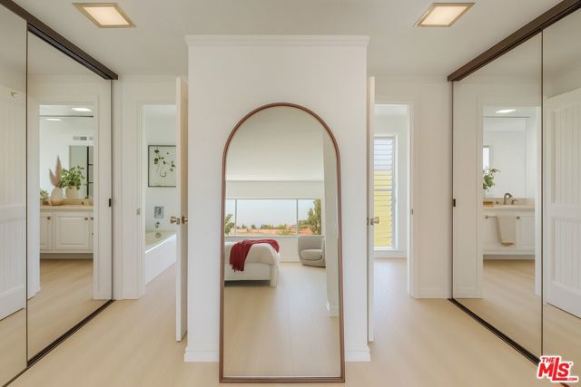5136 Los Bonitos Way, Los Angeles CA: https://media.crmls.org/mediaz/db0d8133-3f53-4f58-89d4-d054f4c9c841.jpg