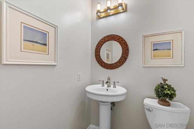 3180 Ridgeline Place, Escondido CA: https://media.crmls.org/mediaz/db0dd762-a66d-4609-b49e-2c00b1698aae.jpg