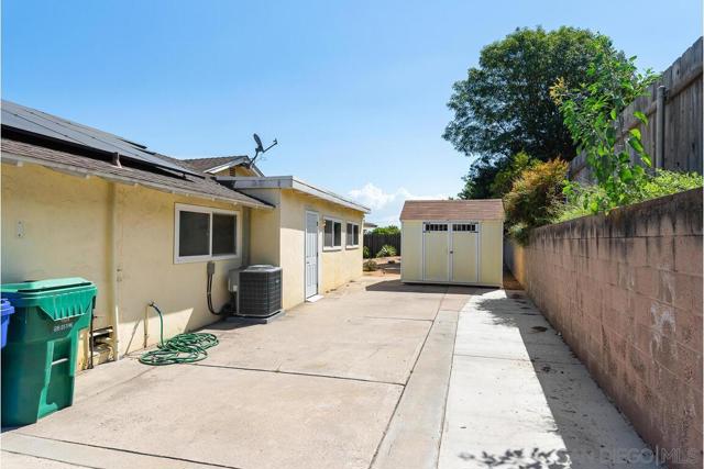 6387 Lake Badin Ave, San Diego CA: https://media.crmls.org/mediaz/db1011df-4167-4476-b426-0715adf01163.jpg