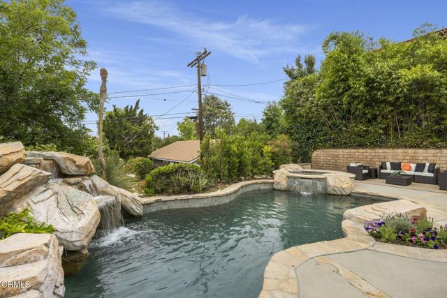 4915 Trend Terrace, La Crescenta CA: https://media.crmls.org/mediaz/db10de85-3af6-4478-8f82-e99df7b0bdbf.jpg