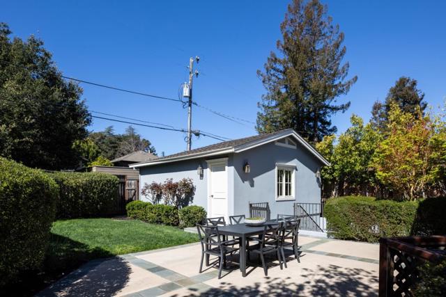 484 Orange Avenue, Los Altos CA: https://media.crmls.org/mediaz/db11e514-8959-4dd6-b3fd-f9df0df009d0.jpg