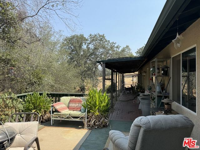 31199 Rolling Meadow Court, Coarsegold CA: https://media.crmls.org/mediaz/db121085-cf35-4fe3-948e-56db90911b02.jpg