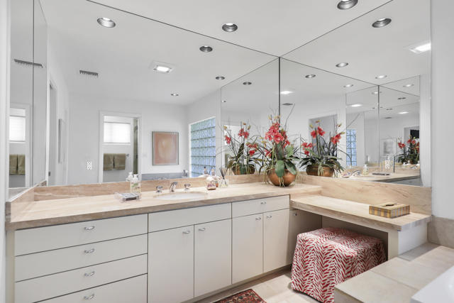 75745 Osage Trail, Indian Wells CA: https://media.crmls.org/mediaz/db126077-79bb-4f29-8dc2-1f897468f2df.jpg