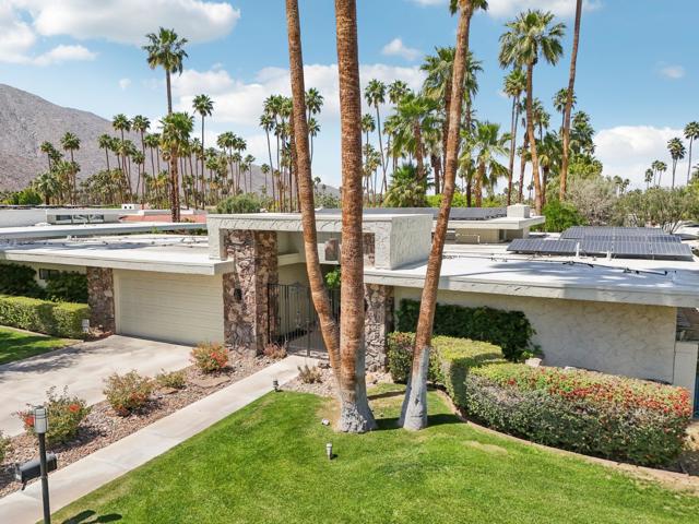 1540 E Sierra Way, Palm Springs CA: https://media.crmls.org/mediaz/db129038-4471-4c6c-9776-55858e11847f.jpg