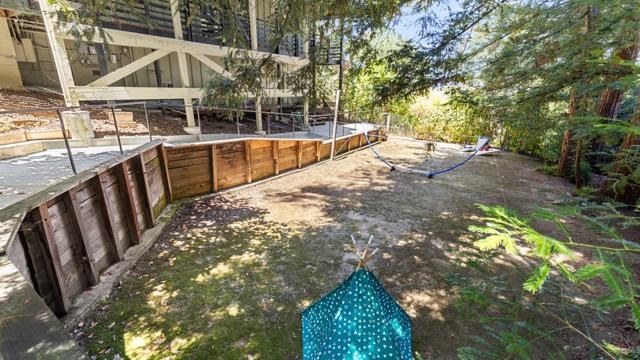 760 La Mesa Drive, Portola Valley CA: https://media.crmls.org/mediaz/db12aa81-1454-40dd-8b29-c32351124e38.jpg