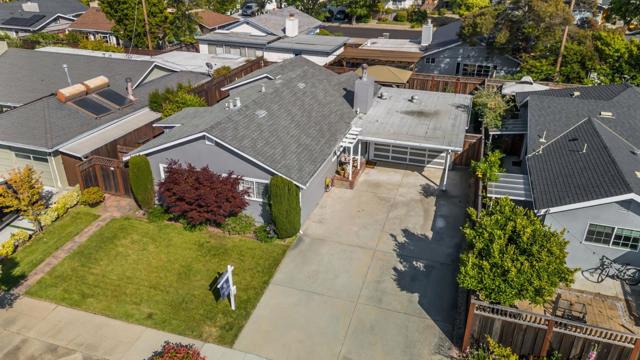 511 Marine View Avenue, Belmont CA: https://media.crmls.org/mediaz/db12afaf-95ea-4e92-b97d-ff1dc158e100.jpg