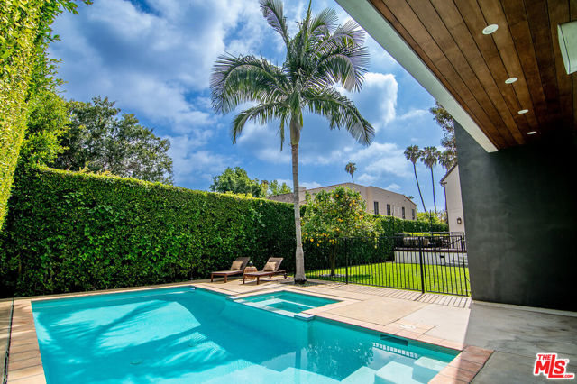 338 S Highland Avenue, Los Angeles CA: https://media.crmls.org/mediaz/db133b24-3b76-42a5-ac08-f6d00a96c1c0.jpg