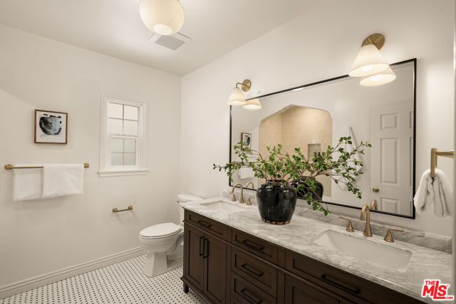 3860 Hepburn Avenue, Los Angeles CA: https://media.crmls.org/mediaz/db139d50-f097-4620-903a-3e39d54c5864.jpg