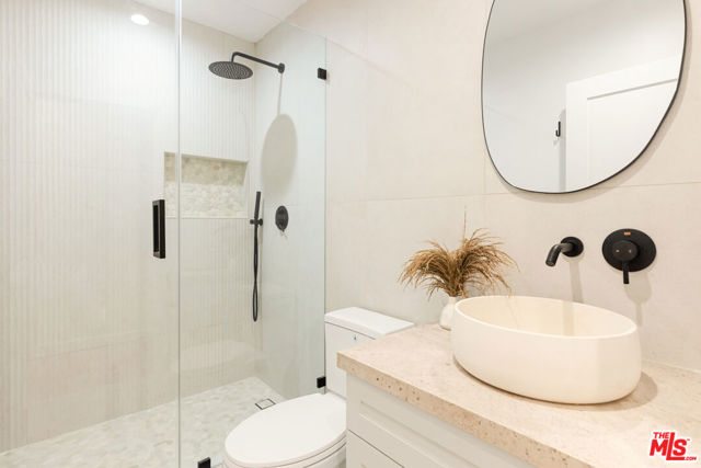 17 Sunset Avenue, Venice CA: https://media.crmls.org/mediaz/db13c45c-1b9b-47db-bb3b-e26e0538030f.jpg