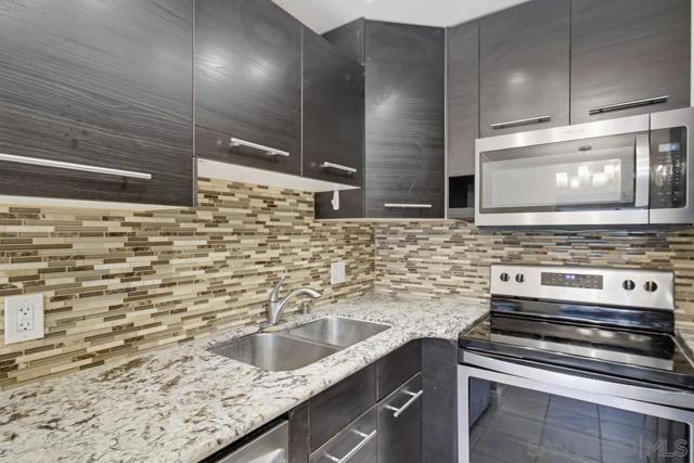 4060 Rosenda Ct, San Diego CA: https://media.crmls.org/mediaz/db13e4fb-ebde-4b45-899c-9c154e4e0db7.jpg