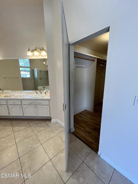 29160 Oakpath Drive, Agoura Hills CA: https://media.crmls.org/mediaz/db13e612-9723-4edf-b06f-0b09f01f1634.jpg