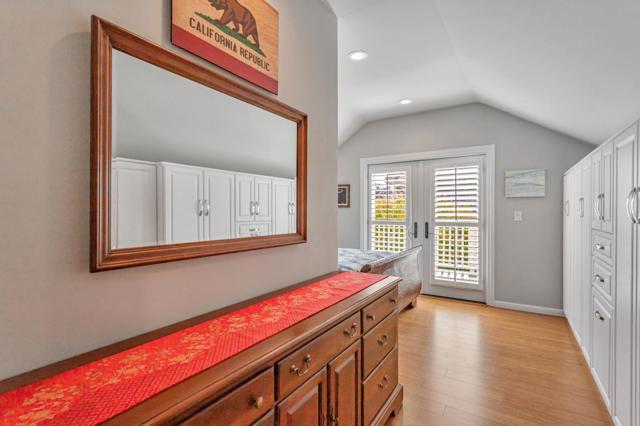 512 2nd Street, Santa Cruz CA: https://media.crmls.org/mediaz/db13ea15-954b-4b9b-a173-8b35e3bffd61.jpg