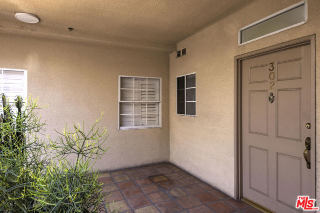 10630 Moorpark Street, 302 photo 8