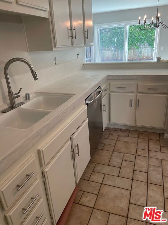 603 Racquet Club Lane, Thousand Oaks CA: https://media.crmls.org/mediaz/db142780-40d8-4d82-822e-6ce09a4c1443.jpg