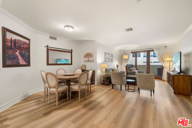 122 N Clark Drive, West Hollywood CA: https://media.crmls.org/mediaz/db150036-950d-4528-ae66-8559f727229f.jpg