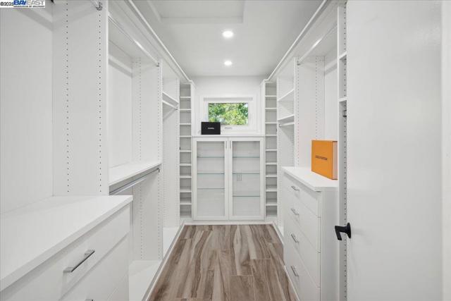 325 Bollinger Estates Ct, San Ramon CA: https://media.crmls.org/mediaz/db1510f4-06ec-4edc-b3b3-a470f47c4e64.jpg