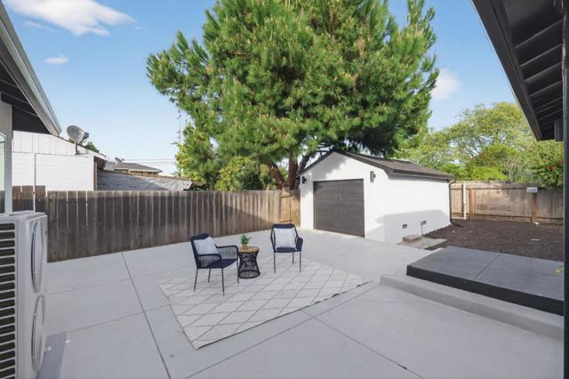 1150 Sevier Avenue, Menlo Park CA: https://media.crmls.org/mediaz/db158e0d-c310-46a5-aa0c-3d7af8d42029.jpg