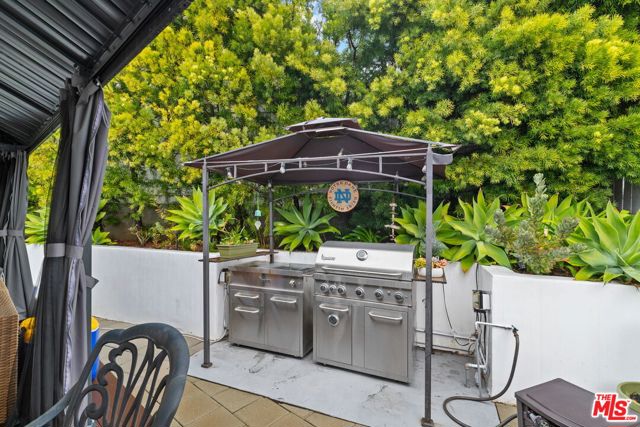 436 Levering Avenue, Los Angeles CA: https://media.crmls.org/mediaz/db15b838-2553-40a3-97aa-bb902680de0d.jpg