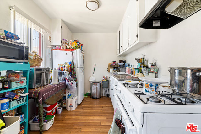 700 N Dillon Street, Los Angeles CA: https://media.crmls.org/mediaz/db15d11d-5552-4fe7-9368-b6a345ec55c8.jpg