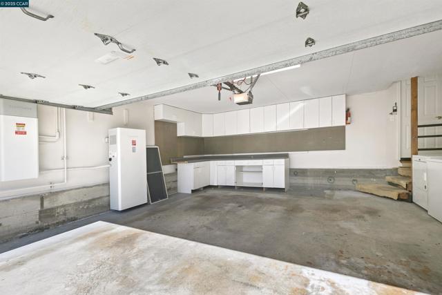 2646 Roundhill Dr, Alamo CA: https://media.crmls.org/mediaz/db15e900-d7e2-4c4b-a18e-b28e25f5fd96.jpg