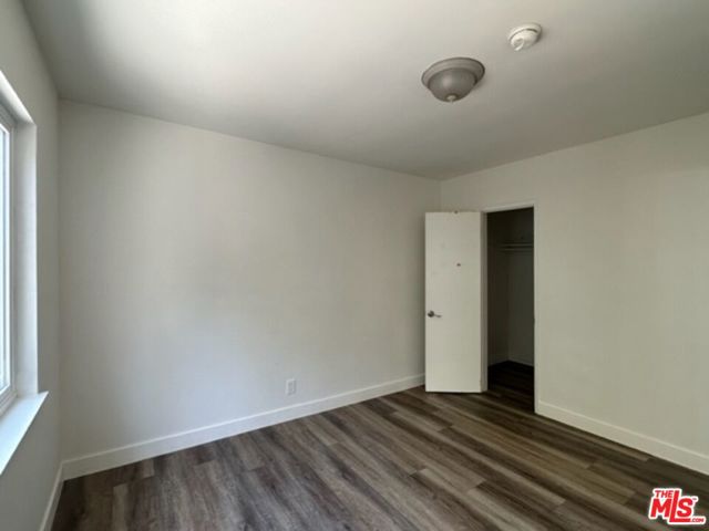 517 S Kenmore Avenue, Los Angeles CA: https://media.crmls.org/mediaz/db16456d-4878-4d65-9d57-2aeb48bcfe79.jpg