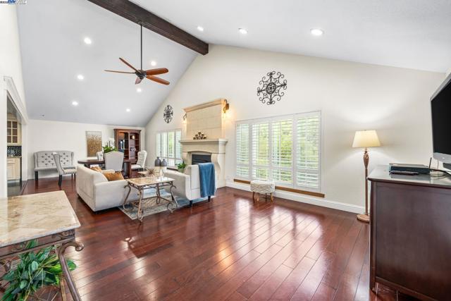 26928 Palomares Rd, Castro Valley CA: https://media.crmls.org/mediaz/db1705af-f6c4-4cdb-b02b-d436bbc36158.jpg