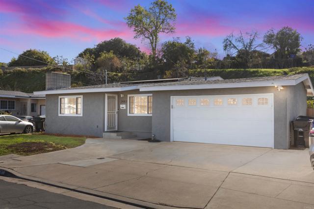 2482 Calle Tres Lomas, Paradise Hills CA: https://media.crmls.org/mediaz/db172405-a4f4-4f25-9880-610520854f2f.jpg