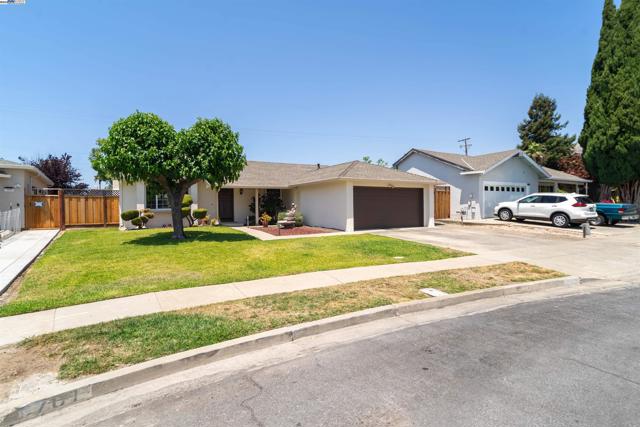 709 Covina Way, Fremont CA: https://media.crmls.org/mediaz/db172c32-8779-4e82-8ec7-ee5b7084a604.jpg