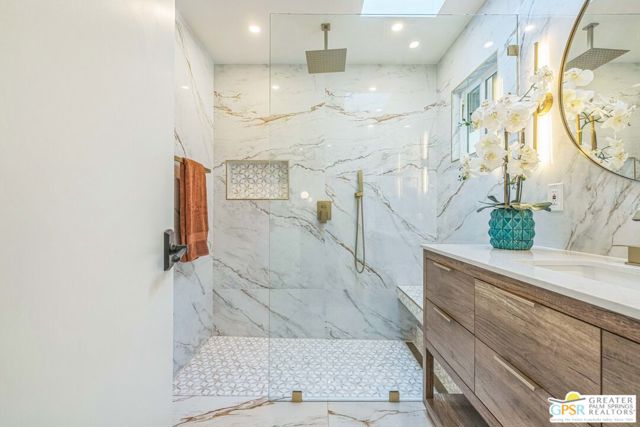 372 E Molino Road, Palm Springs CA: https://media.crmls.org/mediaz/db179051-f239-431a-9e69-0092ad217c9f.jpg