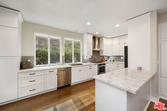 5136 Pesto Way, Oak Park CA: https://media.crmls.org/mediaz/db18833b-5e1a-48ca-b620-d784c5e3cfcc.jpg