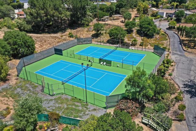 10562 Aspen Gln, Escondido CA: https://media.crmls.org/mediaz/db189092-a7a6-4243-8b9a-a53467b9ad8d.jpg