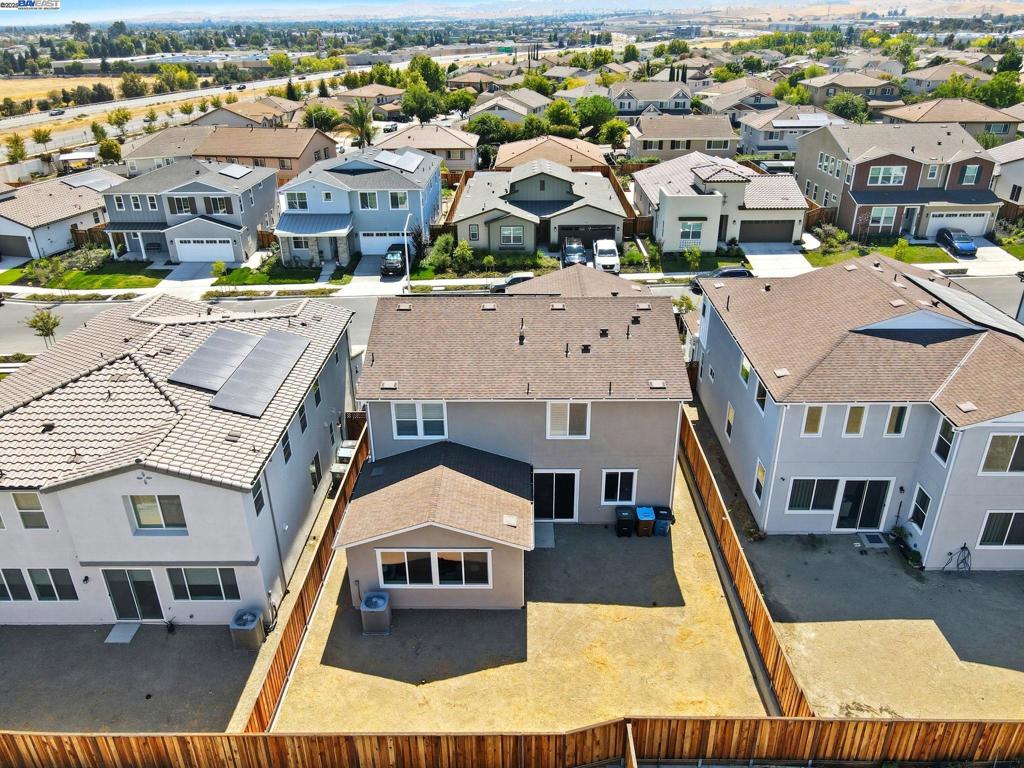 https://media.crmls.org/mediaz/db18d613-37d3-4bb8-af4e-e92da8ff922e.jpg?preset=X-Large