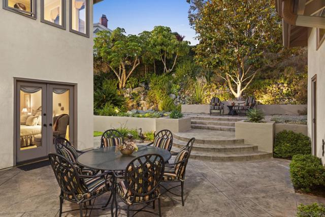 7207 Fairway Rd, La Jolla CA: https://media.crmls.org/mediaz/db19077b-f929-4989-923b-8c65b09bdf67.jpg
