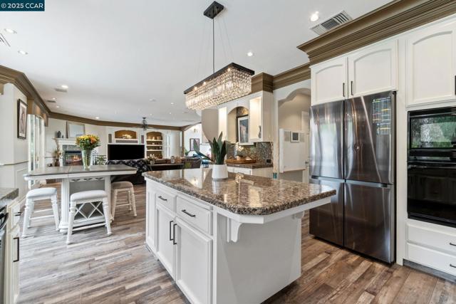 2550 E Jenny Ave, Fresno CA: https://media.crmls.org/mediaz/db1a61ae-fed9-4a14-a34e-37c8ee5d2f46.jpg