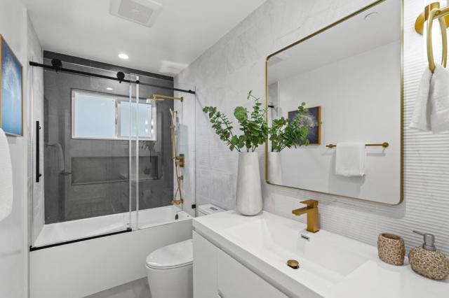 2049 Santa Cruz Avenue, Menlo Park CA: https://media.crmls.org/mediaz/db1a7ef5-8e68-4bf5-b953-4d421581e8e4.jpg