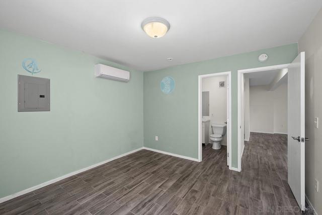 1821 25 Cypress Ave, San Diego CA: https://media.crmls.org/mediaz/db1af919-ed1f-485d-8457-85608341123f.jpg